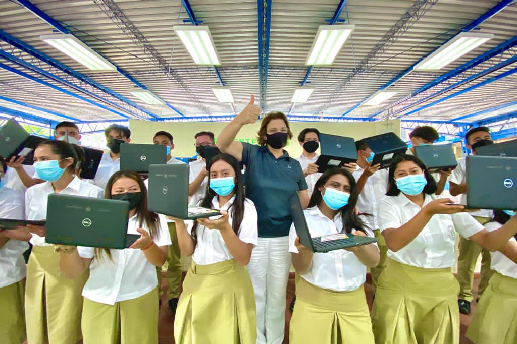 Gobierno realiza entrega de computadoras a estudiantes de Ataco, Ahuachapán gobierno-realiza-entrega-de-computadoras-a-estudiantes-de-ataco-ahuachapan